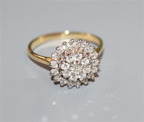An 18ct gold diamond cluster ring, size T